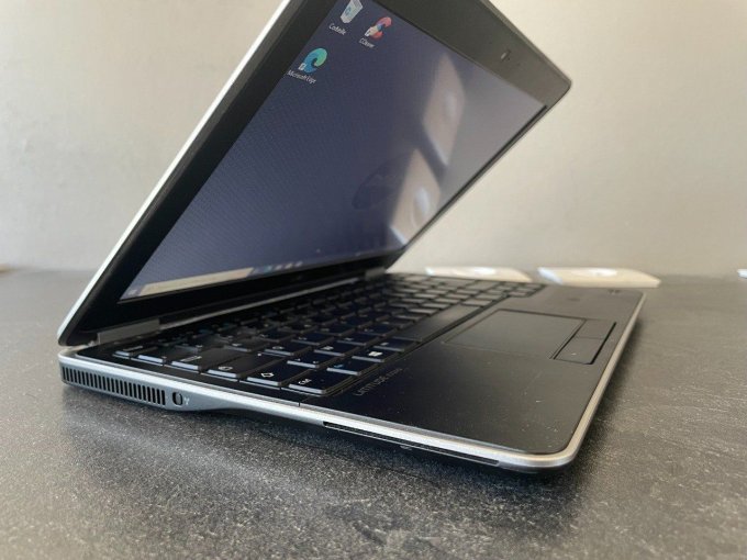Dell Latitude E7240 12" Core i5 1,9 GHz - SSD 256 Go - 8 Go AZERTY - Français -