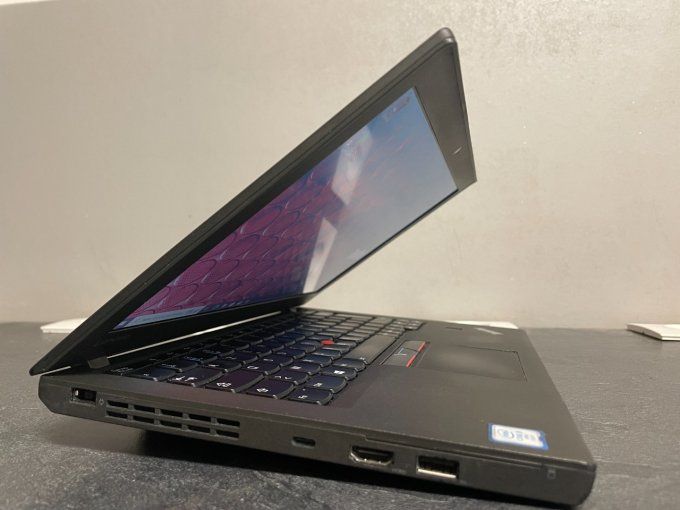 Lenovo ThinkPad x270 14" Core i5 2,4 GHz - 8 Go AZERTY - Français - 
