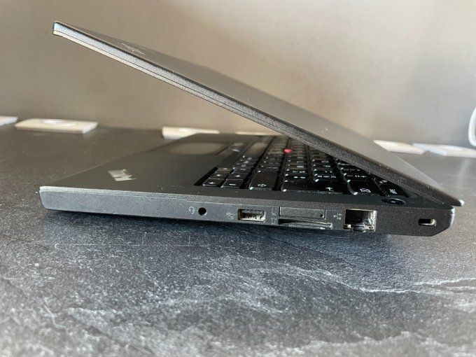 LENOVO THINKPAD x260 i5/ 8Go/ wifi/ webcam/ écran 12.5“ -