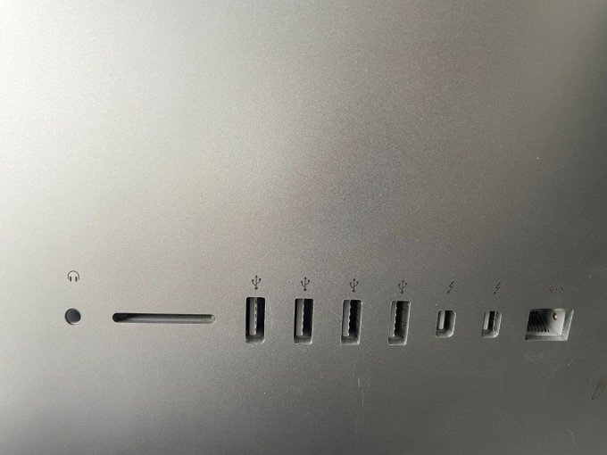 Apple iMac 21,5 pouces i7 256Go SSD 16Go clavier / souris sans fil