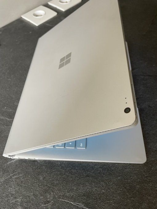 Microsoft Surface Book 13" Core i5 2.4 GHz - SSD 256 Go - 8 Go AZERTY - Français.