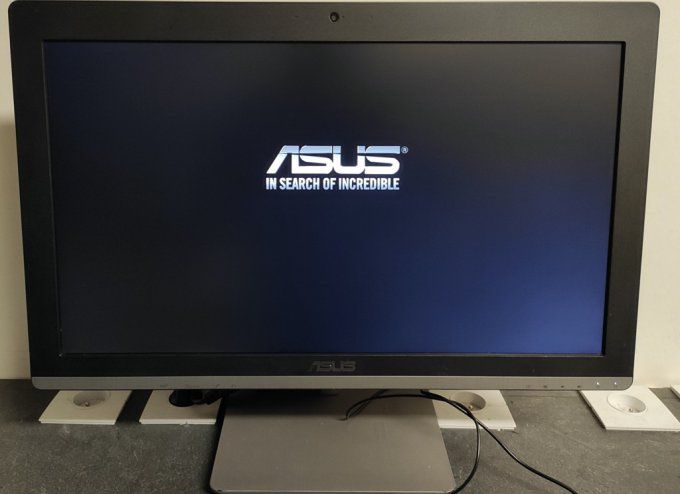 Asus Vivo AiO V230IC 23" Core i3 3,2 GHz - SSD 500 Go - 8 Go AZERTY