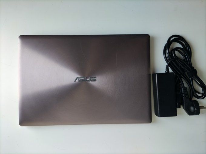 Asus Zenbook UX303L- i5 - 840M - Full HD i5 - 500Go - azerty rétro éclairé