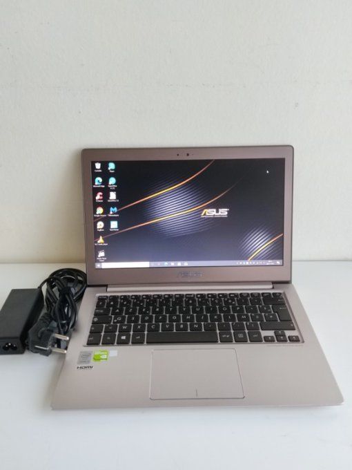 Asus Zenbook UX303L- i5 - 840M - Full HD i5 - 500Go - azerty rétro éclairé