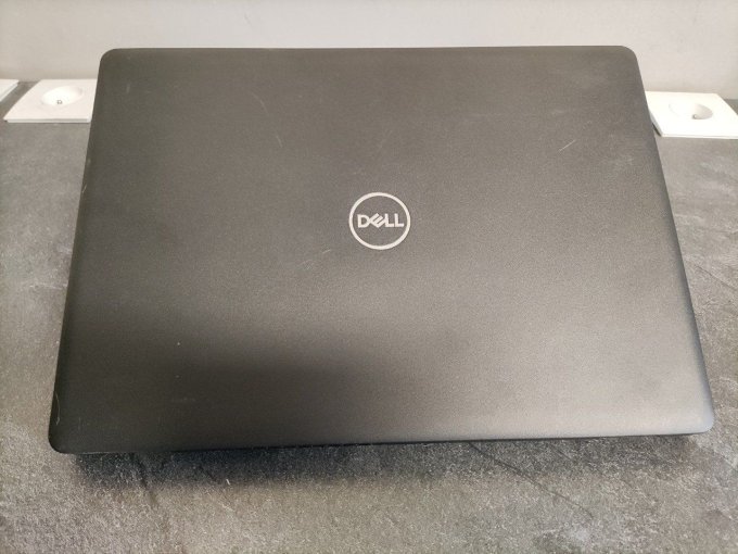 Dell Latitude 3490 14" Core i3 2 GHz - SSD 256 Go - 4 Go AZERTY Francais - 