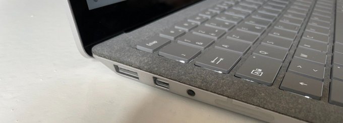 Microsoft Surface Laptop 13" Core i5 1.7 GHz - SSD 256 Go - 8 Go AZERTY - Français -