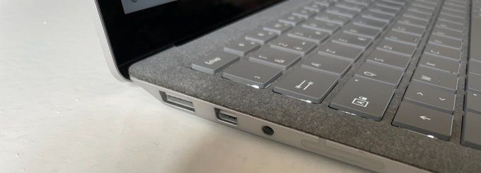 Microsoft Surface Laptop 13" Core i5 2.6 GHz - SSD 256 Go - 8 Go AZERTY - Français