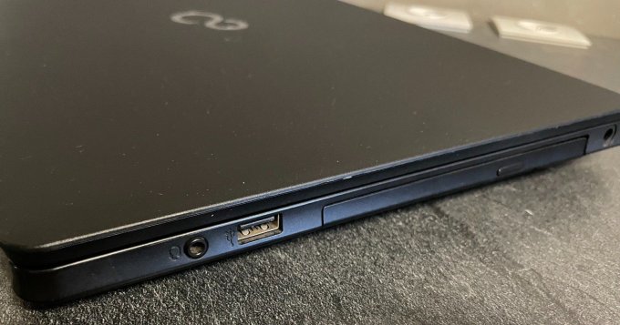 Fujitsu Lifebook A555 8Go 256 SSD Wifi Webcam Bluetooth AZERTY Français