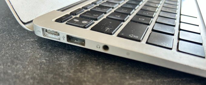 Apple Macbook Air 11 " A1370 Late 2010 Core 2 Duo RAM 2GB SSD 120GB