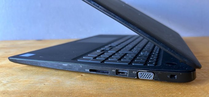 Dell Latitude 3500 15" Core i3 2,10 GHz - 256 Go SSD- 8 Go AZERTY - Français  AZERTY - 