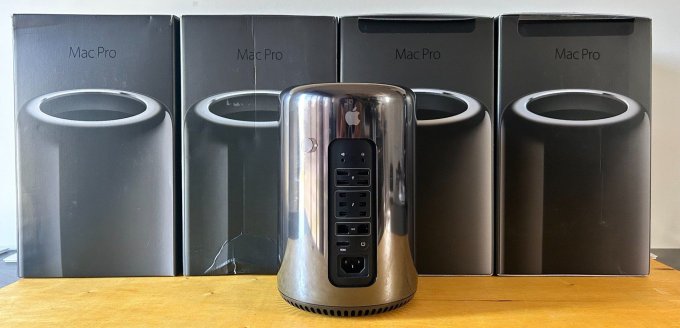 Mac Pro (Fin 2013) Xeon E5 3,5 GHz - SSD 256 Go - 16 Go Neuf Jamais ouvert