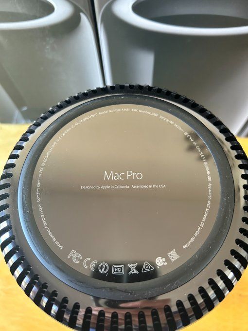 Mac Pro (Fin 2013) Xeon E5 3,5 GHz - SSD 256 Go - 16 Go Neuf