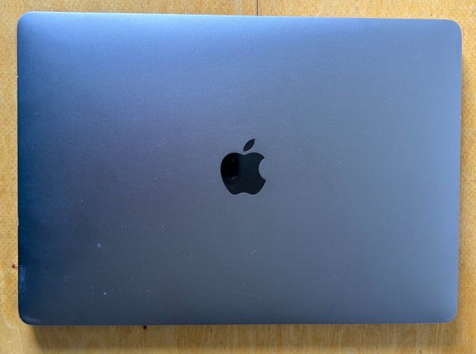 MacBook PRO 13" i5 8 Go 256 Go SSD - Rétina AZERTY - Français - MacOs  -Ventura 2025