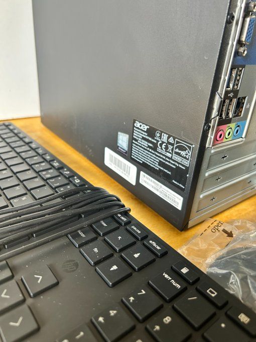 Acer Veriton ES2710G Core i3 7100 3,9 GHz - 256Go SSD RAM 4 Go  - 