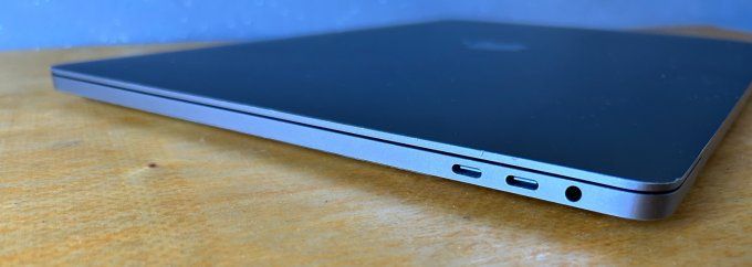 MacBook PRO 15" 2018 i7 16 Go 512 Go SSD - Rétina AZERTY - Français  -  