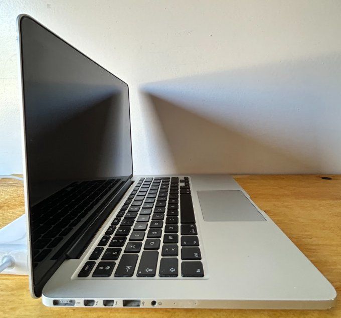 MacBook Pro 13" rétina i5 128 SSD 4GO  - AZERTY - Français  -MacOs Séquoia 2025