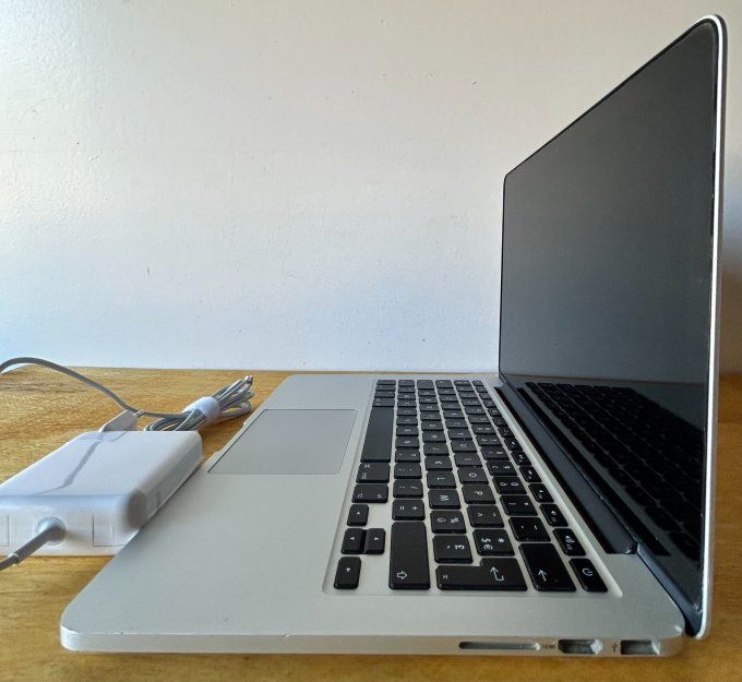 MacBook Pro 13" rétina i5 128 SSD 4GO  - AZERTY - Français  -MacOs Séquoia 2025