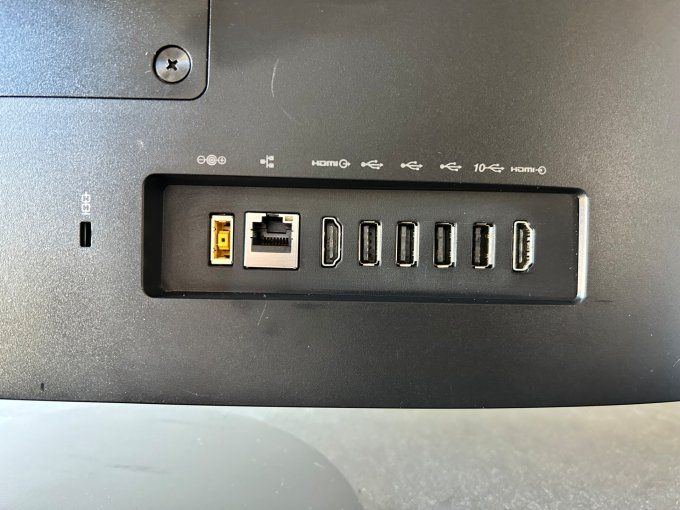 Lenovo  tout en 1 V530  22" Tactile CORE I5  8Go 256 SSD WIFI BLUETOOTH WEBCAM windows 11 pro - 