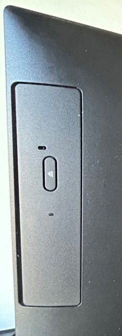 Lenovo  tout en 1 V530  22" Tactile CORE I5  8Go 256 SSD WIFI BLUETOOTH WEBCAM windows 11 pro - 