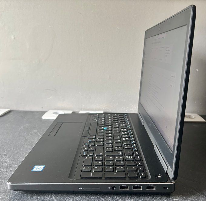 Dell Precision 7520 i7 256SSD 8Go Wifi Bluetooth Windows 11 pro 