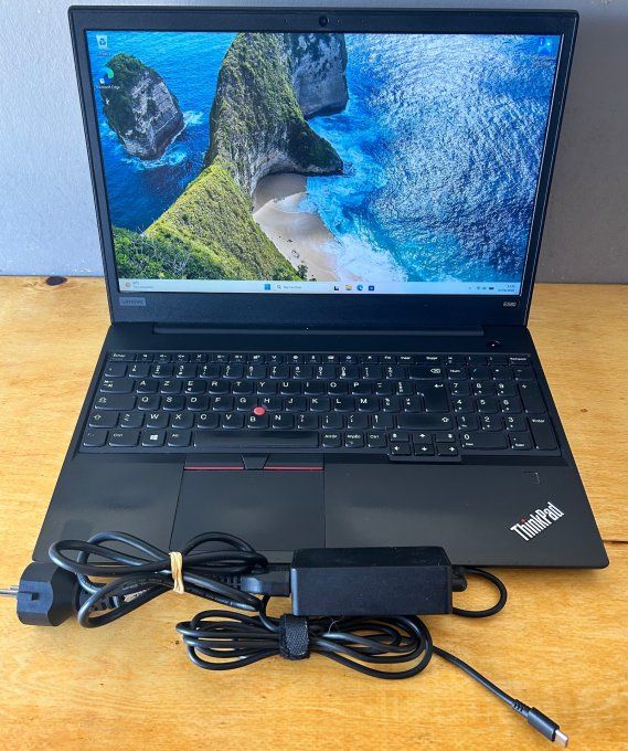 Lenovo Thinkpad E580 15,6" i5  8Go  256Go SSD AZERTY - Français -Windows 11 pro - 