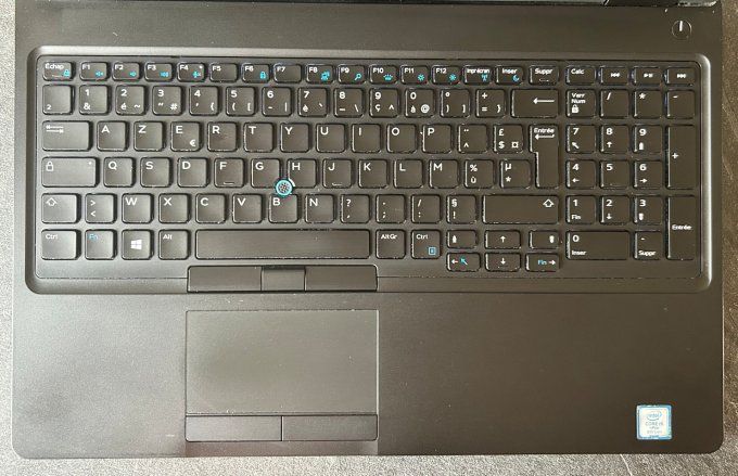 Dell Latitude 5590 15,6" – Intel Core i5-8350U – 8 Go RAM – SSD 256 Go – Windows 11 Pro 25H2