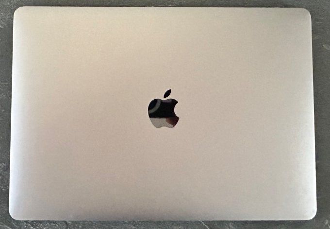 MacBook Air 13" i5 8 Go 128 Go SSD - Rétina AZERTY - Français - MacOs Sonoma 2025