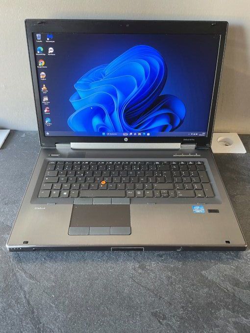 HP EliteBook Workstation 8770W 17" Core i7 2,7 GHz - SSD  256 Go - 16 Go AZERTY - +Microsoft Office 