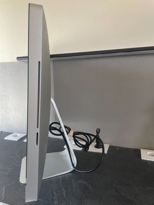 Apple iMac, mi 2011, 21,5 pouces 256Go SSD 4 Go complet clavier/souris 
